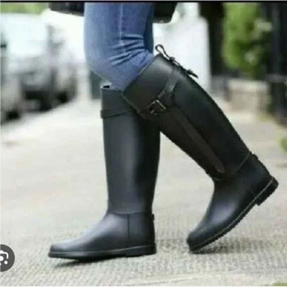 Burberry Riding Rain Boots Roscot in Black Rubber